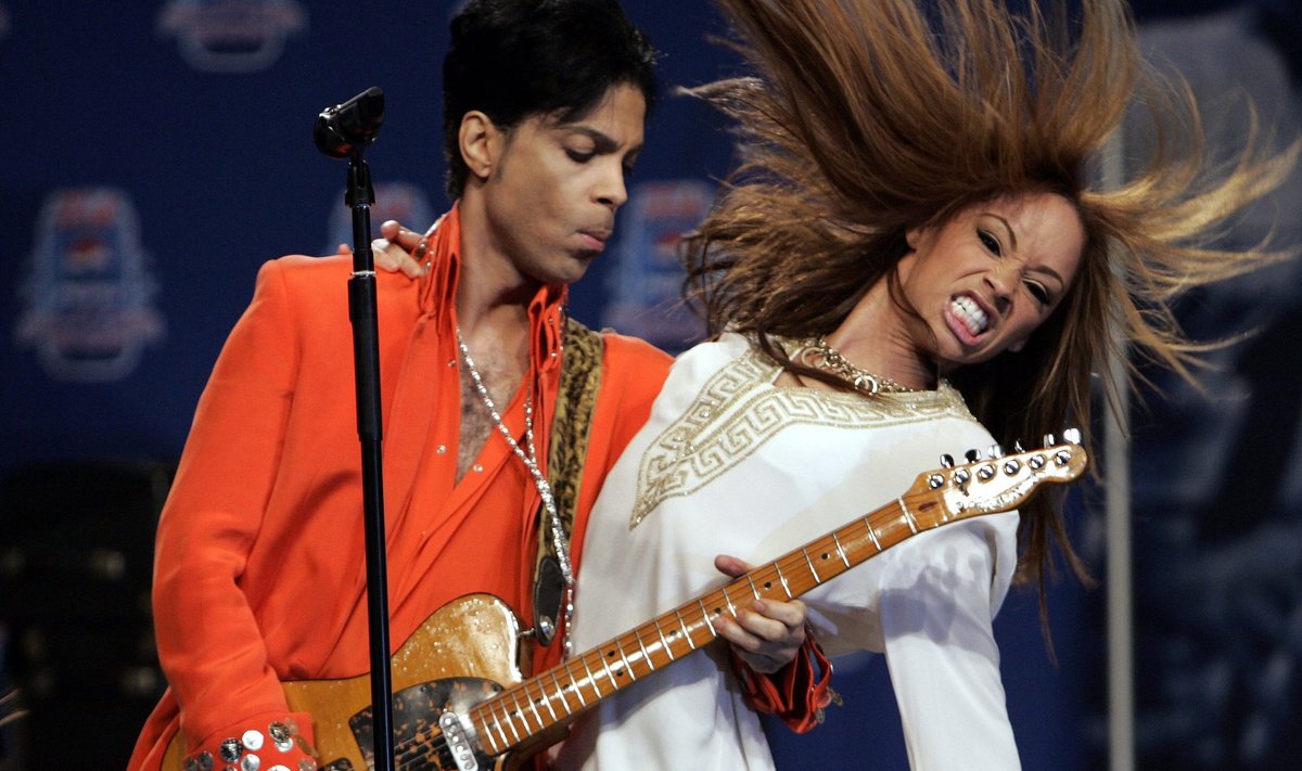 Musician Prince performs for members of the news media in Miami Beach