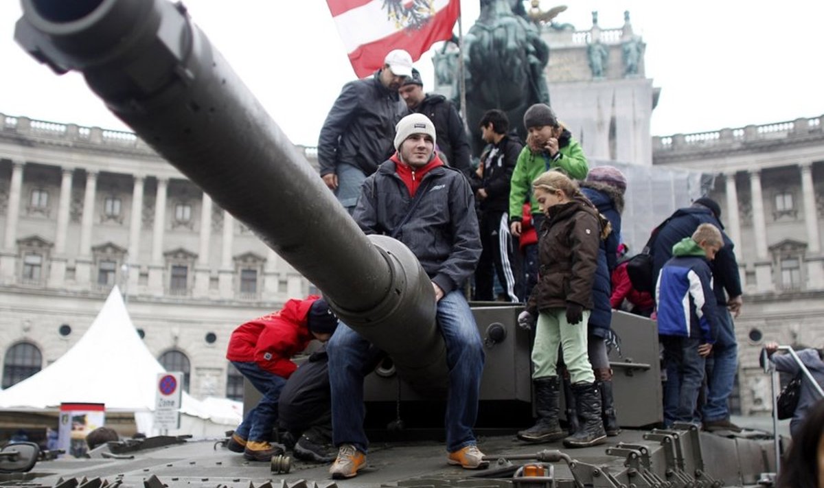 Austria tank rahvuspäeval Hofburgi ees