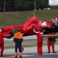 VIDEO: Massa Ferraril tuli Barcelona testisõidul ratas alt