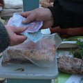 Магазины Крыма ставят ценники в рублях и гривнах