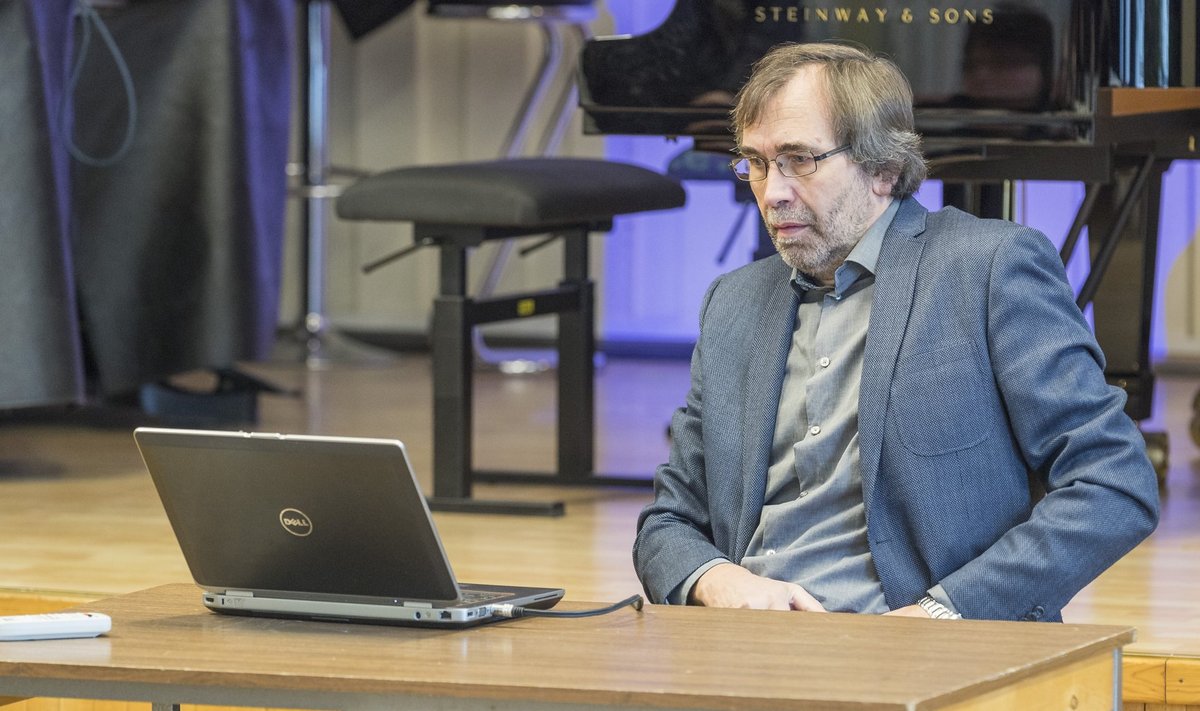 Georg Otsa muusikakooli kogunesid Eesti lauluõpetajad, et arutada, Maikeni õpetusstiil