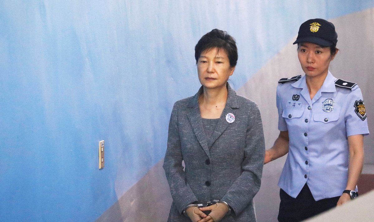 Park Geun-hye (vasakul) 2017. aastal kohtus
