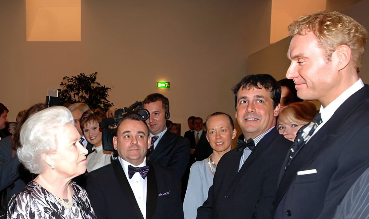 Mart Sander kuninganna Elizabeth II vastuvõtul 2006. aastal