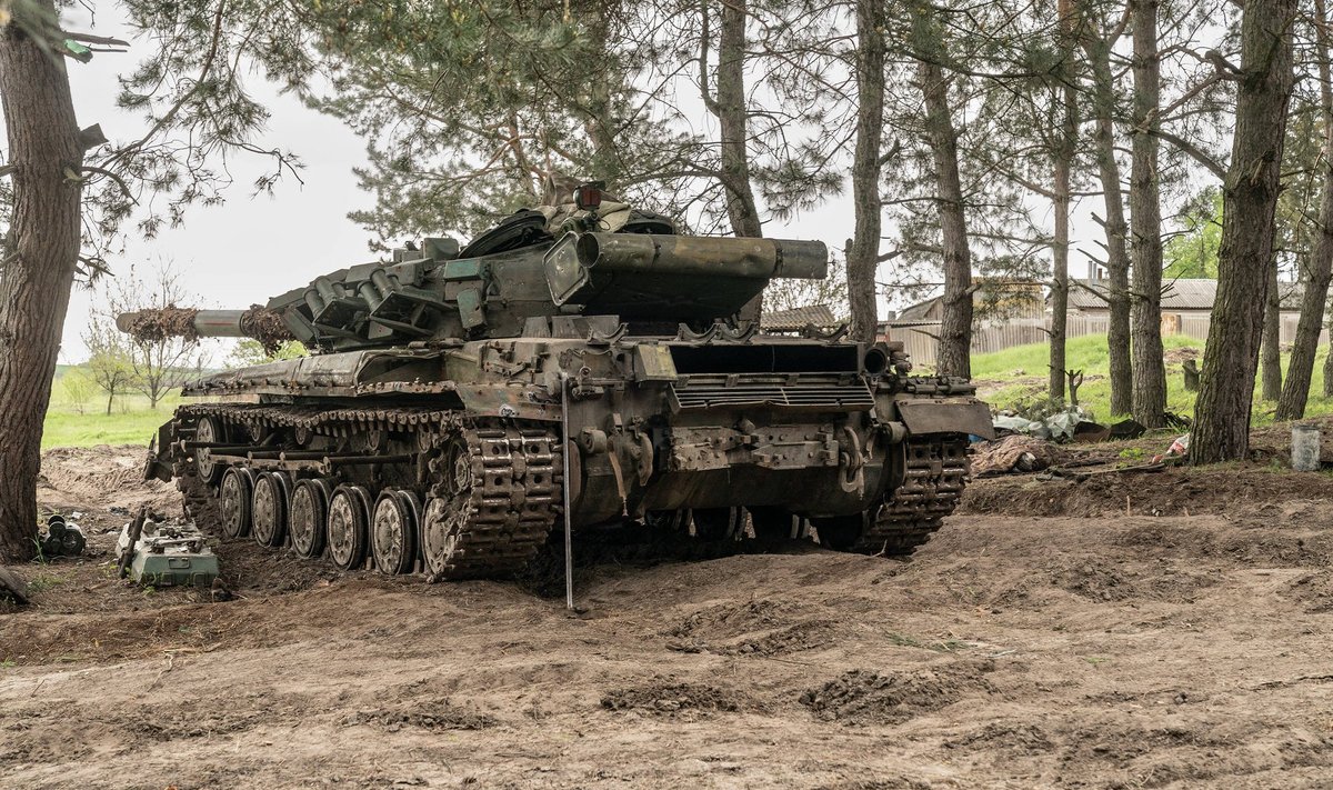 PUUDE VILUS: Ukraina 92. tankibrigaad valmistub Harkivi piirkonnas rindele sõitma. 