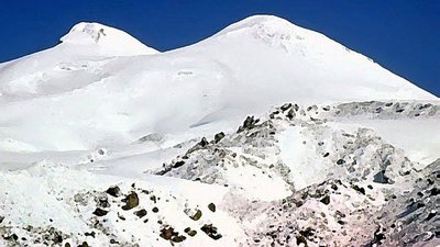 Kahe tipuga Elbrus.