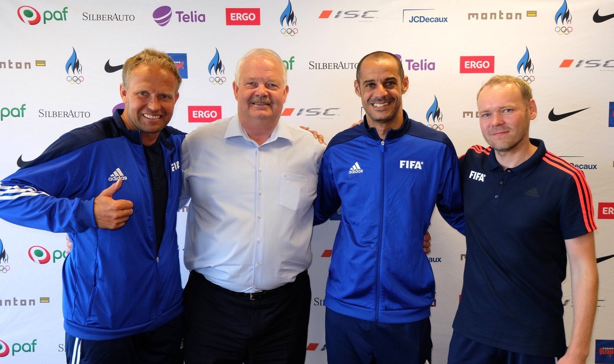 Madjer (keskel) külaskäigul Eesti Olümpiakomitees