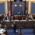 Trumpi tagandamisprotsess: igavlevad senaatorid jäävad saalis tukkuma, mängivad mänge ja lobisevad omavahel