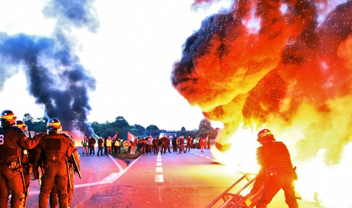 Prantsusmaa märulipolitsei valmistub sekkuma Douchy-Les-Mines kütuseladu blokeerivate streikijate vastu