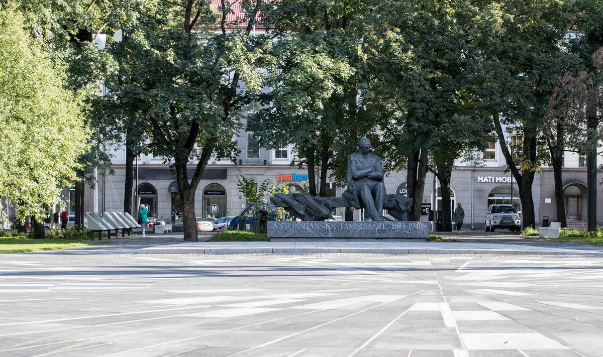 Tammsaare parki kerkib lisaks suurkirjanikule ka president Pätsi kuju