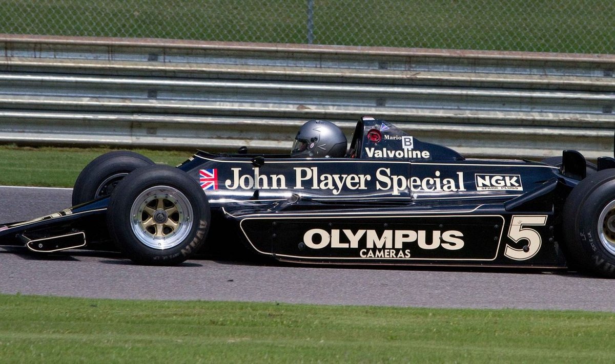 Mario Andretti Lotus 79 toodi rajale ka aastal 2010.