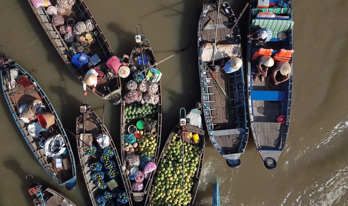 Vietnami Can Tho linna lähistel tegutsevad Mekongi jõel kaks turgu, kus paatidest ostetakse ja müüakse kaupa. 