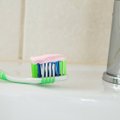 5 удивительных способов использования зубной пасты для уборки в доме