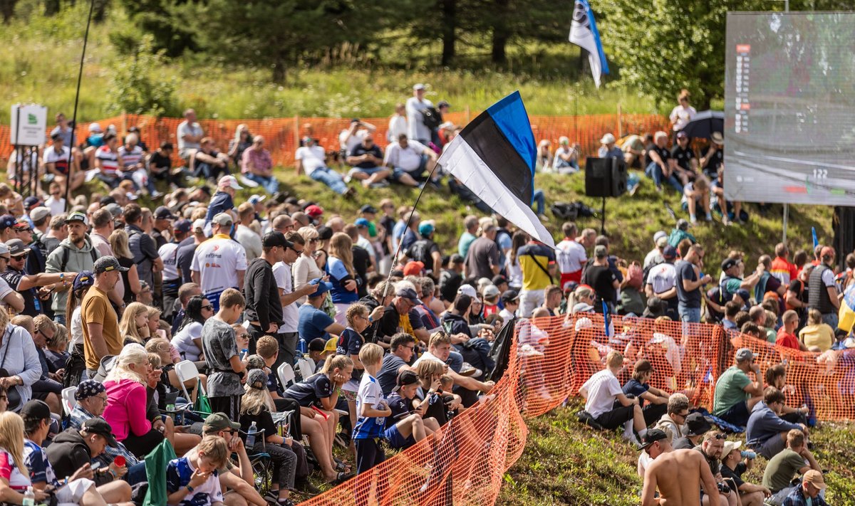 Publik Rally Estonia 13. kiiruskatse ääres.