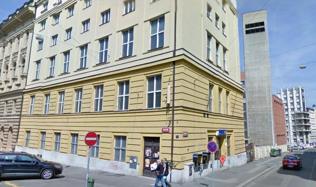 Siin Prahas asuvas hoones äritsetakse portaali kohaselt Eesti passidega.