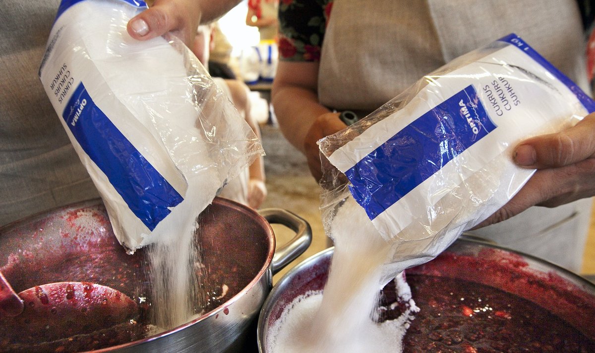 Kodustesse sahvritesse ja keldritesse varutav suhkur on osaks kodumoosi valmistamise traditsioonidest.