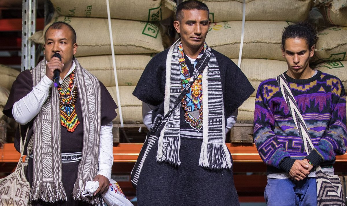 Kohtumine Kolumbia indiaanihõimu Inga Aponte liikmetega Coffee People’i kohviröstlas