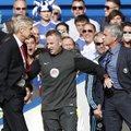 VIDEO: Suursugused treenerid Mourinho ja Wenger läksid keset "suurlahingut" kähmlema