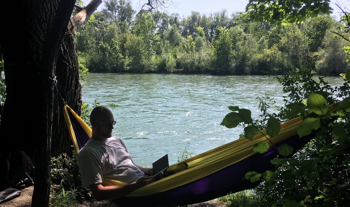 Eesti vahetusõpilane Virgo otsib Lõuna-Saksamaal suure palavusega jahutust jõe ääres varjust.