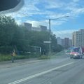 ФОТО и ВИДЕО | В Ласнамяэ городской автобус съехал в кювет, пострадал водитель