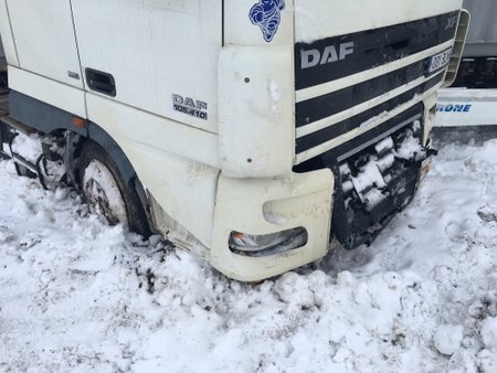 Tallinna-Tartu maanteel sõitis veok teelt välja