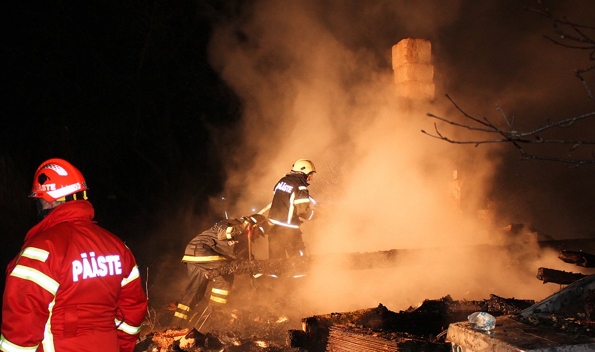 Saaremaal, Järise külas põles talumaja maani maha. Inimesed õnnetuses kannatada ei saanud
