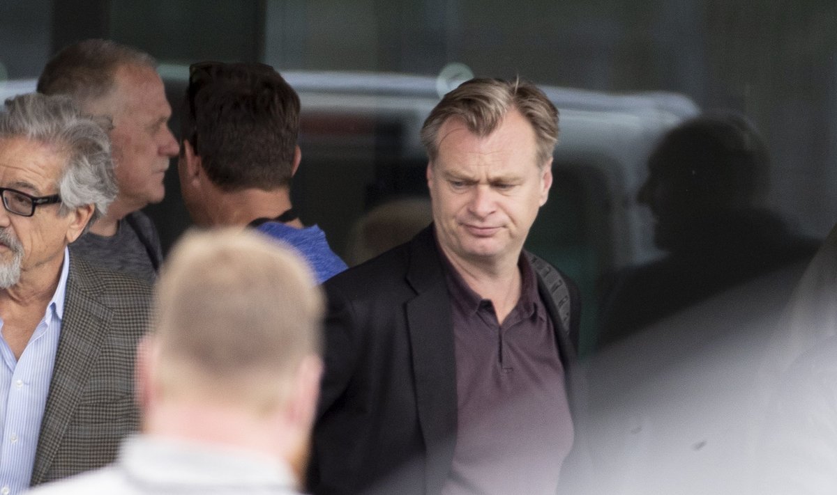 Christopher Nolani (keskel) võttegrupi saabumine Tallinna 11.06.2019