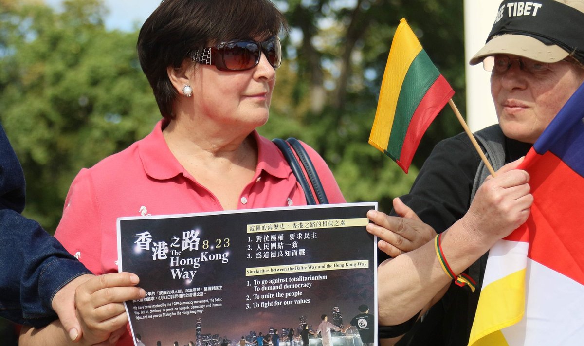 Tüli puhkes ka 2019. aastal, kui Leedus avaldati meelt Hiina inimõiguste kaitseks ja Hiina saadik Vilniuses rikkus protokolli vastumeeleavaldusel osalemisega.