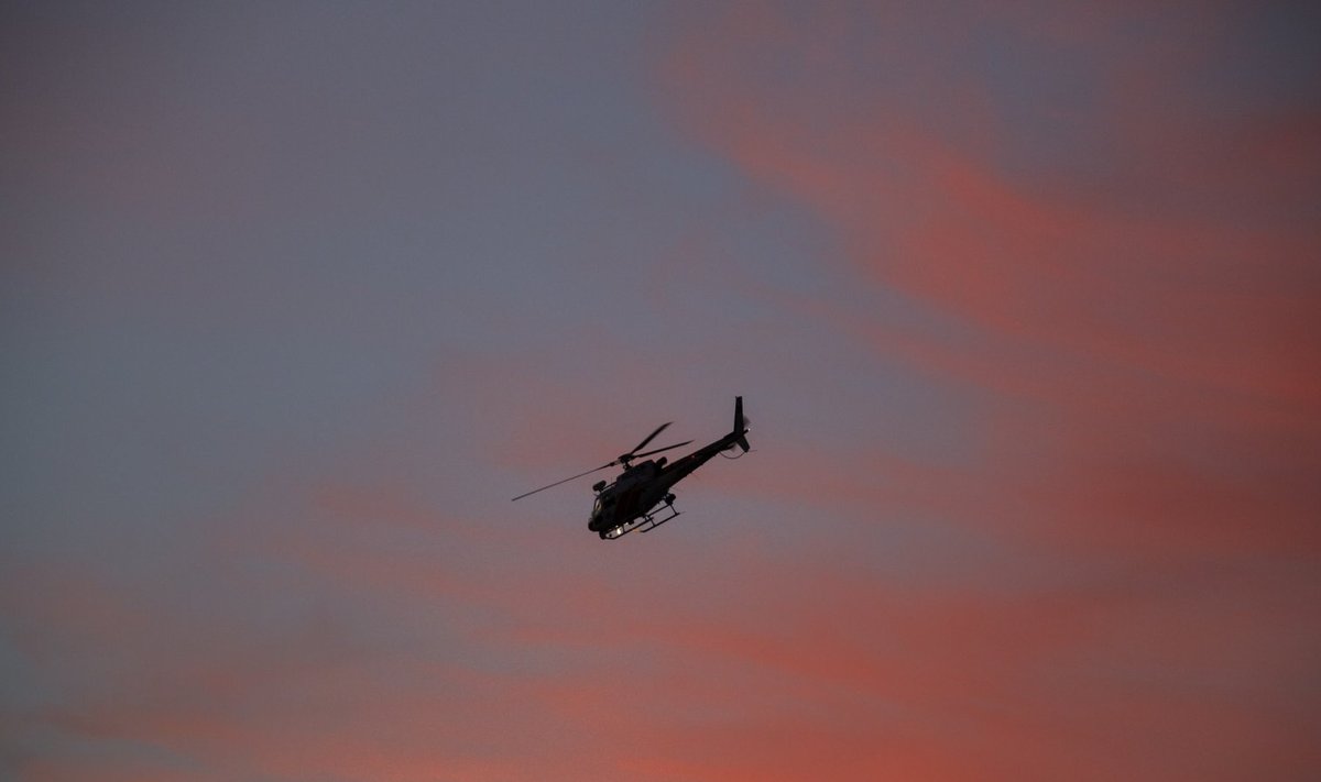 Politseihelikopter California taeva all.