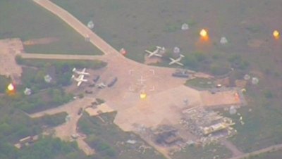 Удар кассетным боеприпасом по аэродрому в Авиаторском, сфотографированный «Орланом»