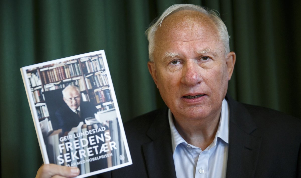 Kauaaegne Norra Nobeli komitee sekretär Geir Lundestad oma memuaariraamatuga „Rahu sekretär”.