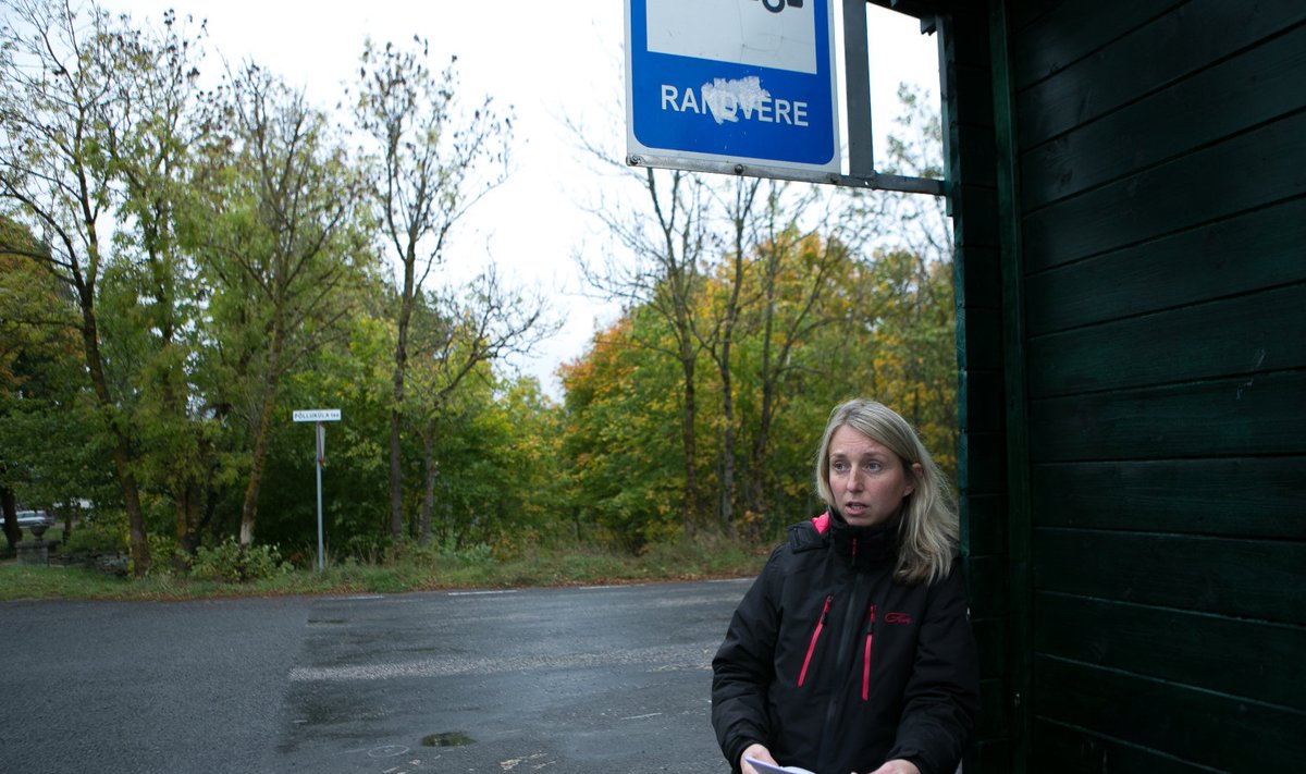 Hanna Saar on hämmingus, et vald tahab sundida lapsi kuni kella 16-ni, mil buss tuleb, koolis olema.