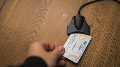 Pensionäri kimbatus: „Uskumatu! Pank uut ID-kaarti ei tunnista, nõuab vana tagasi“