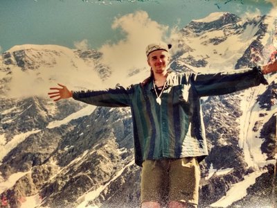 Noormatkaja esmakordselt lumistes mägedes aastal 1997
