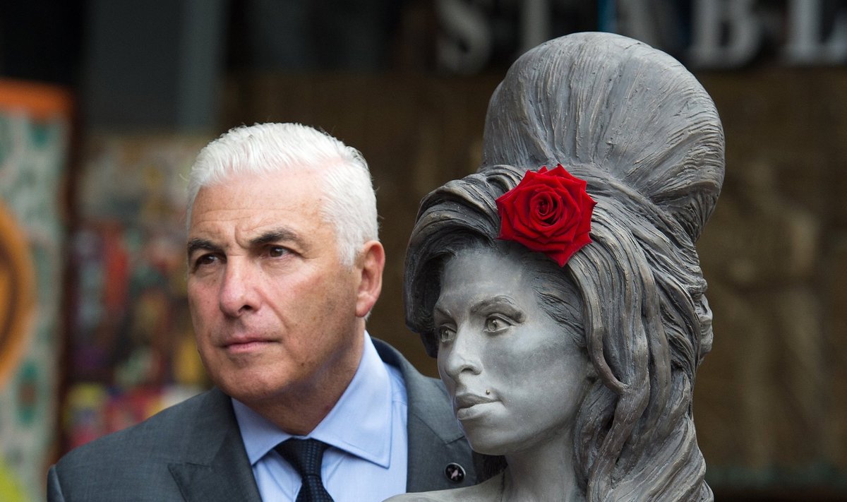 Amy Winehouse'i kuju Camdenis