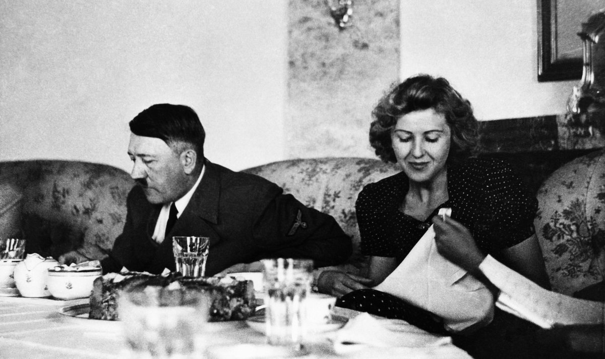 MAHLZEIT, MEIN FÜHRER!: Ikooniline foto Hitlerist ja Eva Barunist kohvilauas. Pildi leidsid ameerika luureohvitserid pärast sõja lõppu Brauni fotoalbumist. Tõenäoliselt on see õuefotograaf Heinrich Hoffmanni tehtud.   