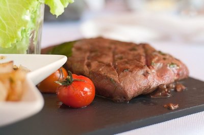 Liha võiks olla keskmiselt või vähem küpsetatud - siis ei saa vana liha.