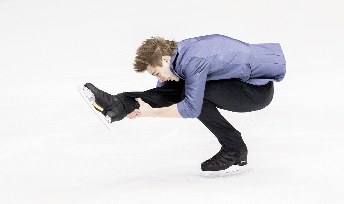Aleksandr Selevko üritab olümpiarongile hüpata.