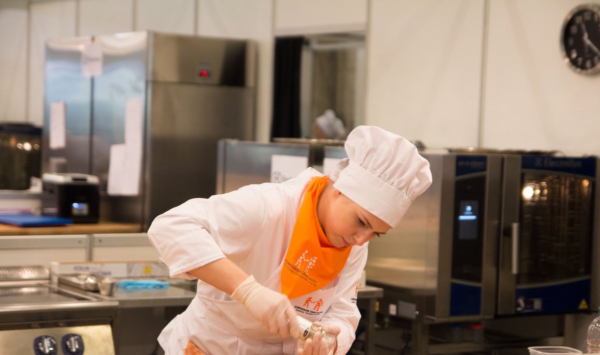 Esimest korda võistlevad „Noorel meistril“ kokad. Kuue lõppvõistlusel osaleva koka hulgas on ka Kuressaare ametikooli õpilane Erika Eding.