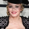 FOTO | Madonna postitas pildi, kus tema rinnad kogu maailmale vaatamiseks! Lauljatari kriitika ei huvita