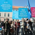 ФОТО | Перед Рийгикогу прошла акция протеста против принятия закона о равенстве брака