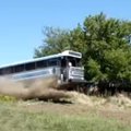 VIDEO: Jänkid näitavad, kuidas autobussiga hüppeid sooritatakse