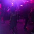 FOTOD JA VIDEO | Veidrus kuubis! Vaata, kuidas Tartu noored haudvaikses ruumis tantsumaratoni peavad