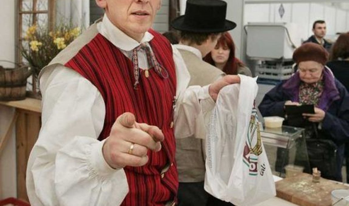 Tiit Niilo müüb tihti ise laatadel oma kaupa, nii oli ta väljas ka Maamessil.