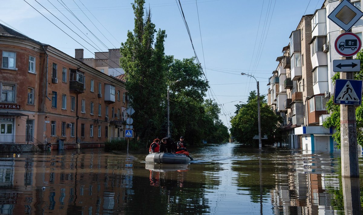 Hаводнение в селах вдоль реки Днепр в Херсоне, Украина - 7 июня 2023 г.