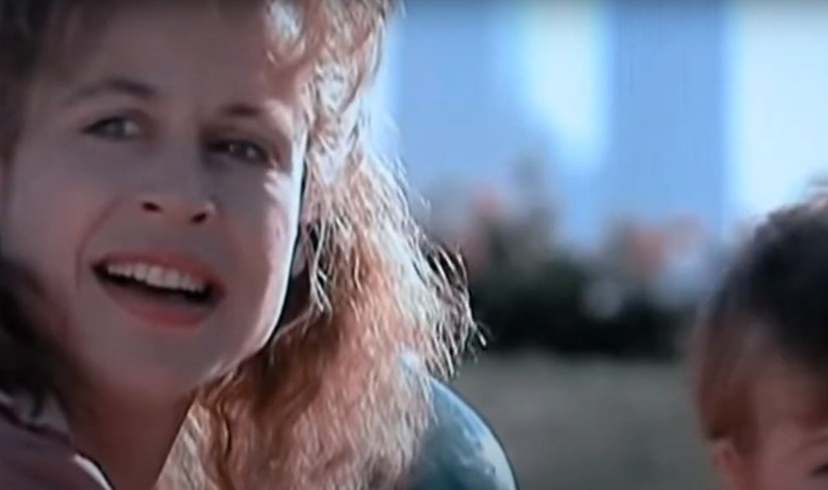 Лесли Хэмилтон в эпизоде фильма "Терминатор-2"