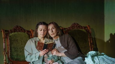 ARVUSTUS | Draamateatri „Üks helevalge tuvi“ annab edasi rohkeid kodu kaotusega seotud piinu 