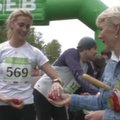Maijooksul teise koha saanud Liina Tšernovi ootasid finišis värsked maasikad (VIDEO)