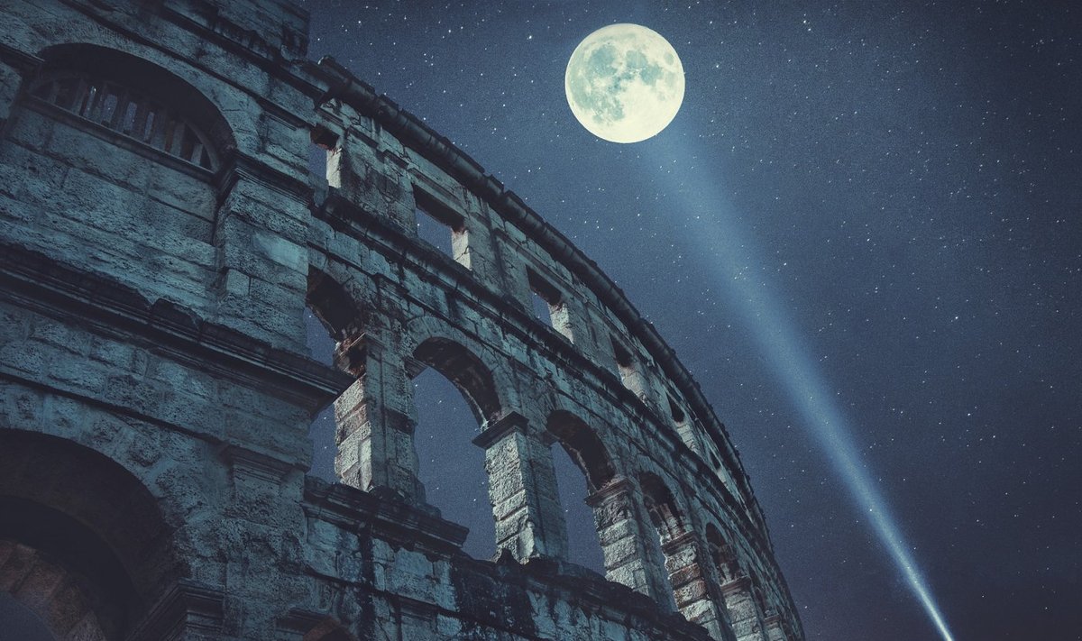 Colosseum kuuvalguses (Foto: Pixabay / enriquelopezgarre)