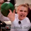 VIDEO: Rapla Vesiroosi Gümnaasiumi noored parodeerivad humoorikas räpivideos räppareid ja poliitikuid