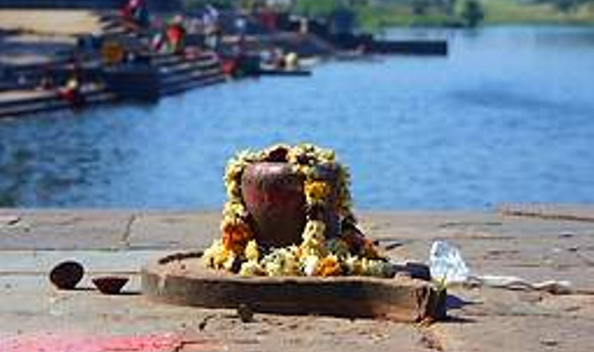 ILMREHETK: Shivalinga püha Narada jõe kaldal. INGVAR LUHAÄÄR